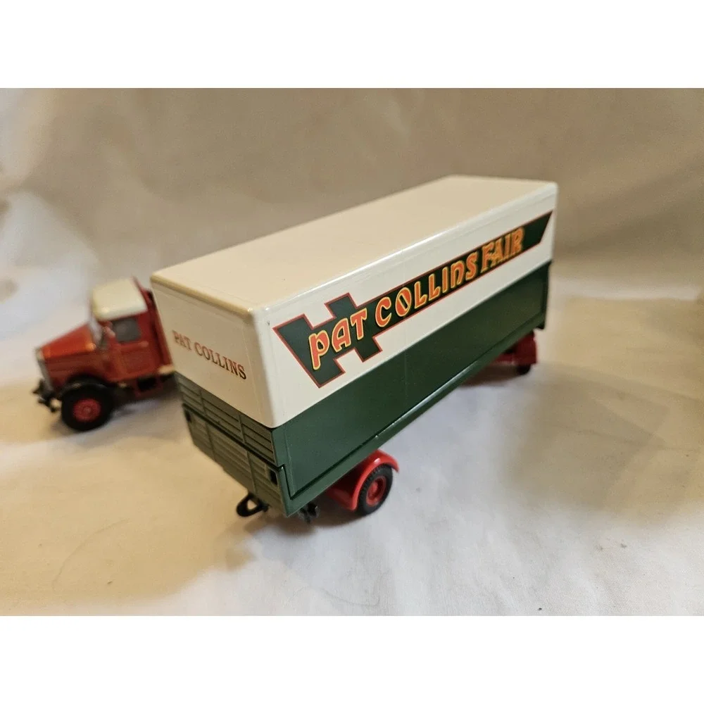 Corgi 16502 1/50 Pat Collins Fair Scammell Highwayman‎ Trailer & Caravan Diecast